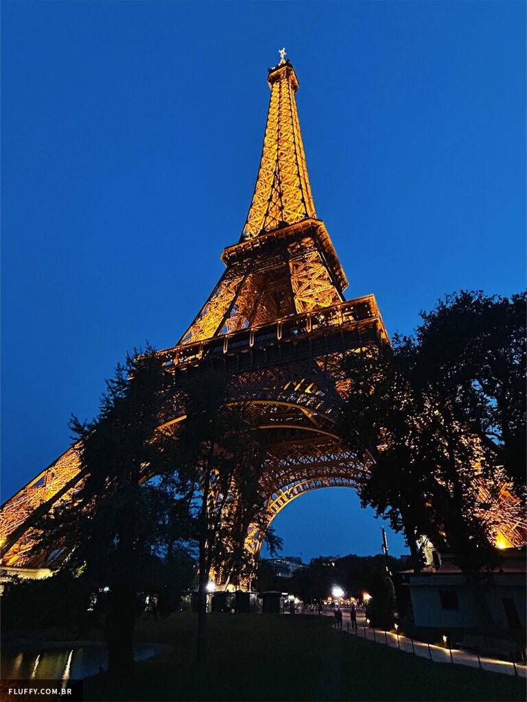 torre eiffel paris de noite